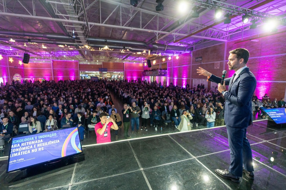 Leite apresenta novas Estratégias de Governo Digital na Gramado Summit 2025